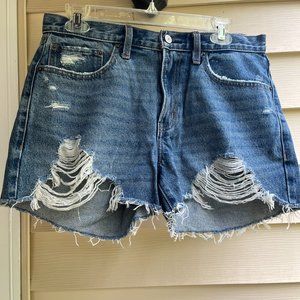 Abercrombie Mid Rise Boyfriend Short